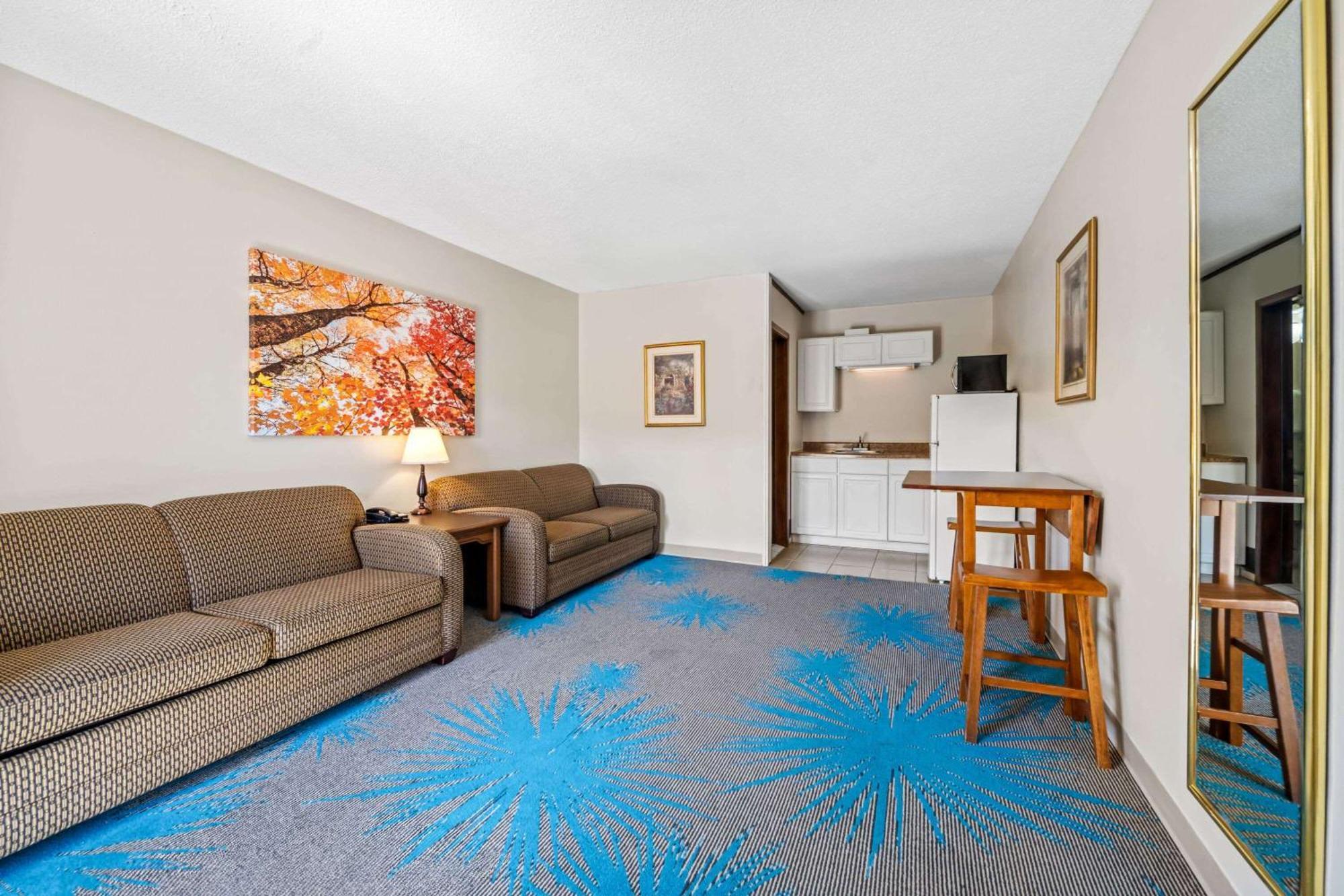 Days Inn By Wyndham Dubuque Exterior foto