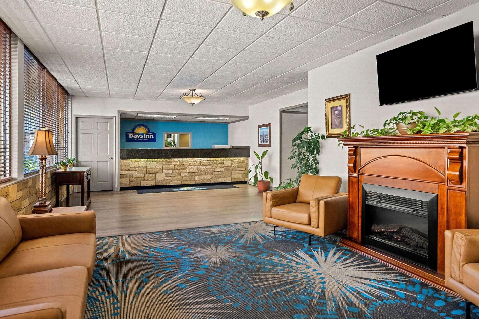 Days Inn By Wyndham Dubuque Exterior foto