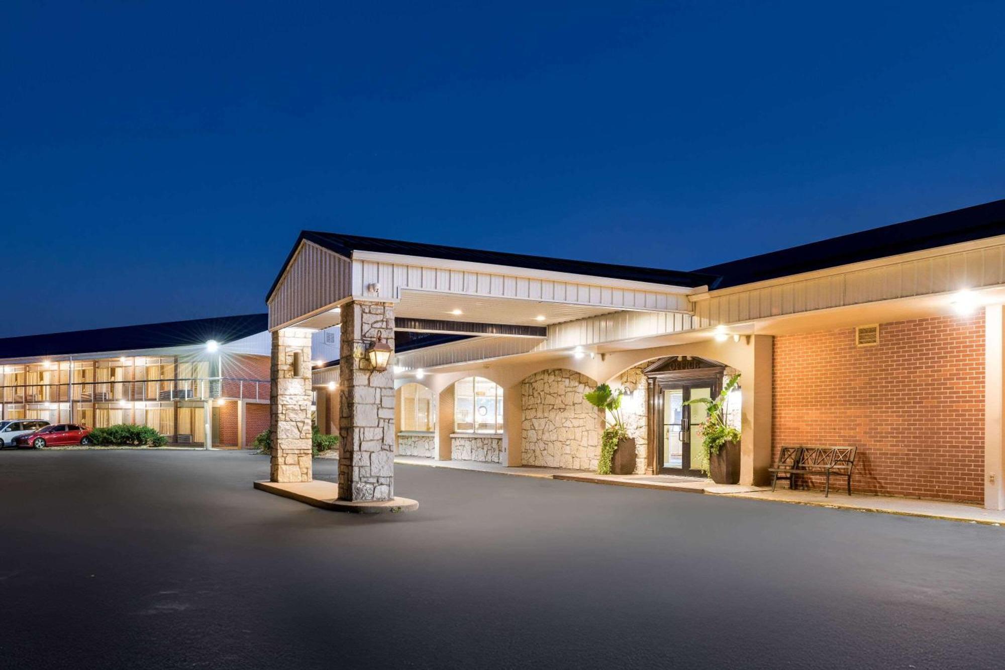 Days Inn By Wyndham Dubuque Exterior foto